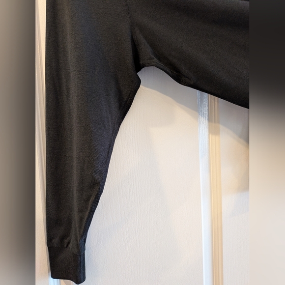 Vuori Daydream Crew Long Sleeve Shirt Black Heather Size L Athleisure Minimalist - Picture 9 of 15